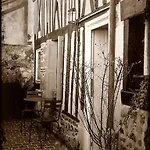 Lovely In Center Онфлёр